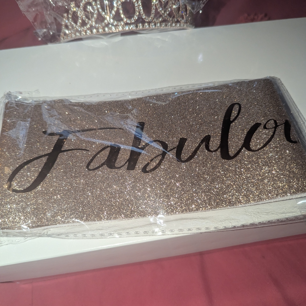Glittery Gold 'Fabulous' Sash and Crown '60' celebrate kit